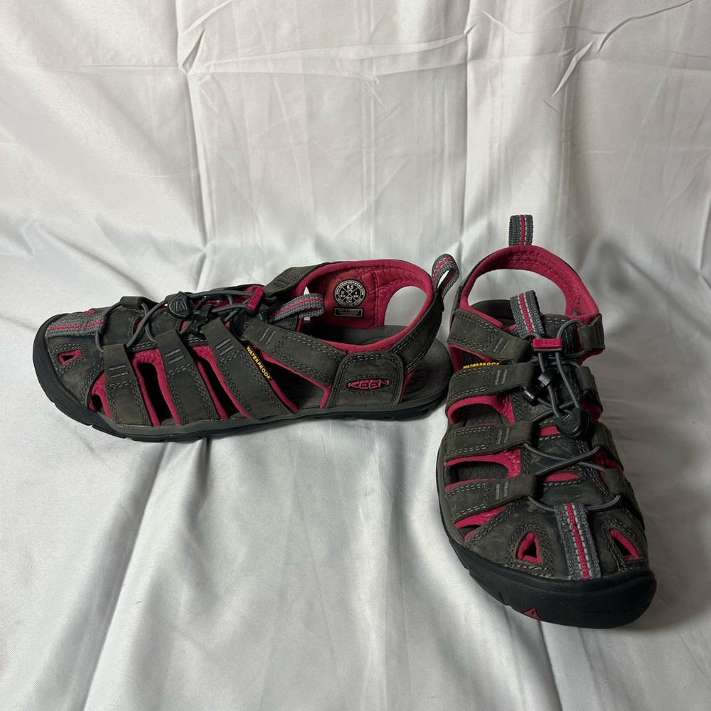 Keen Clearwater CNX Grey & Pink Sandals 6.5 - Picture 11 of 12